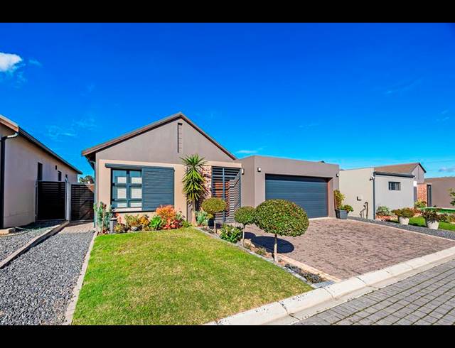 3 BEDROOM TOWNHOUSE FOR SALE IN HAASENDAL